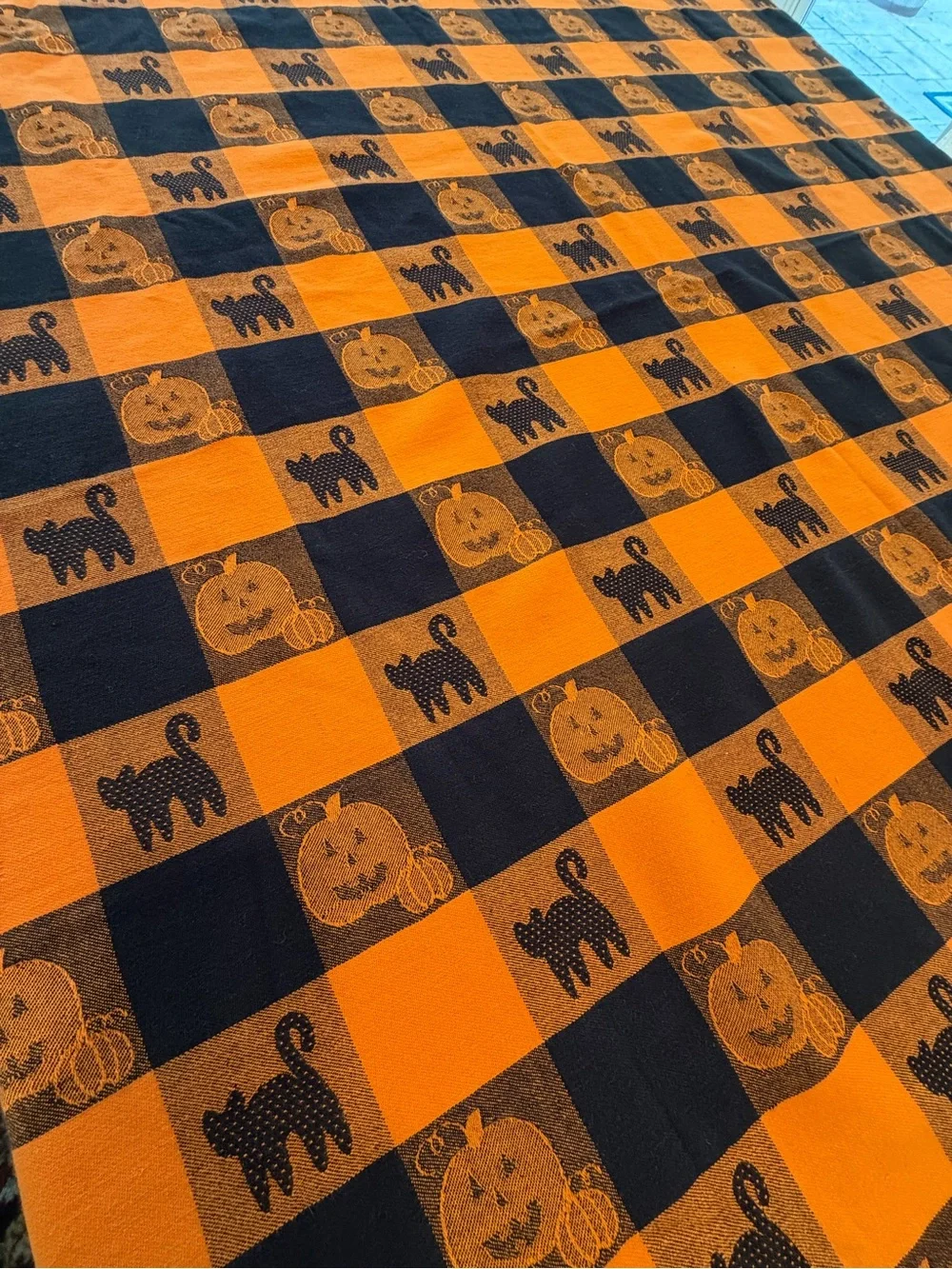 Sonoma vintage style all cotton 70”x54” Halloween tablecloth oval black cats